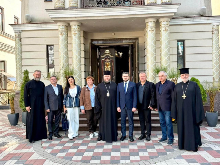 Голова УІНП зустрівся з представниками духовенства у Дніпрі